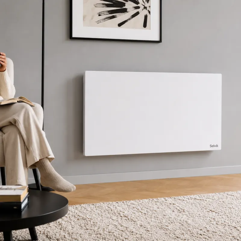 Selvik INFRA 400 an der Wand eines hellen Wohnzimmers